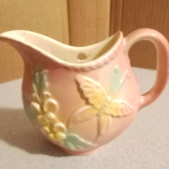 VINTAGE HULL POTTERY "SUNGLOW" WALL POCKETUSA#81holds flowers, plants